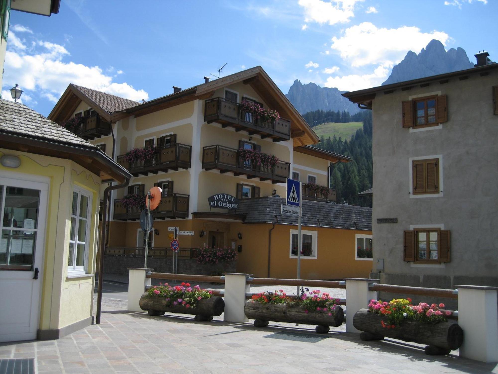 Hotel El Geiger Поца ди Фаса Екстериор снимка