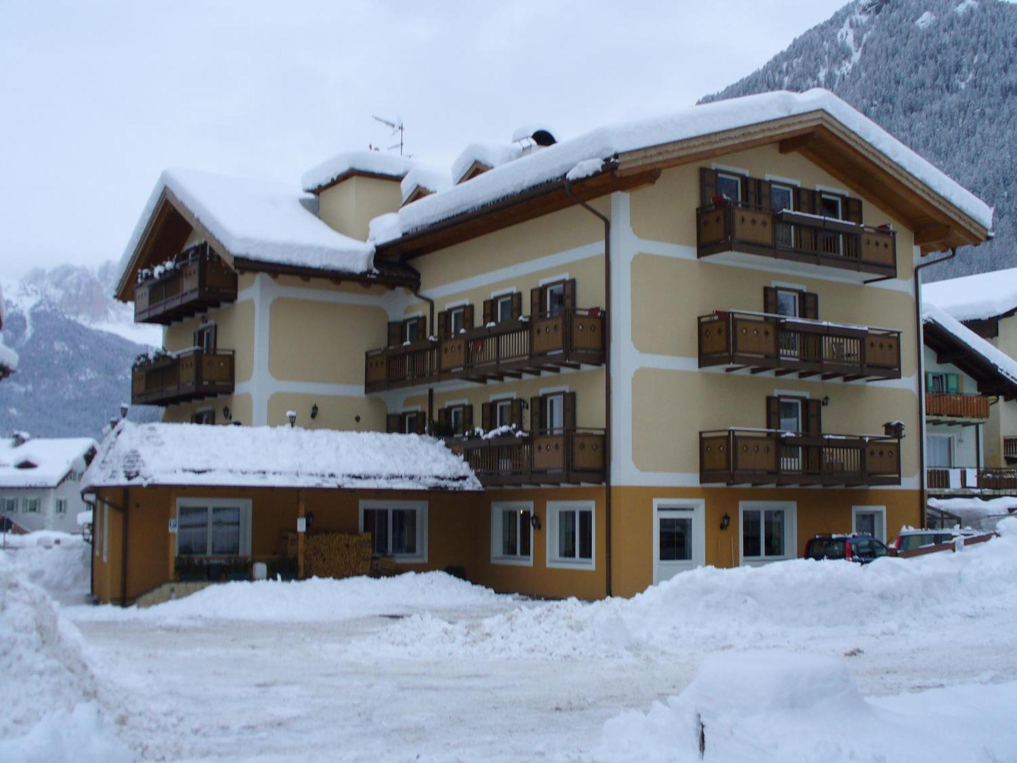 Hotel El Geiger Поца ди Фаса Екстериор снимка