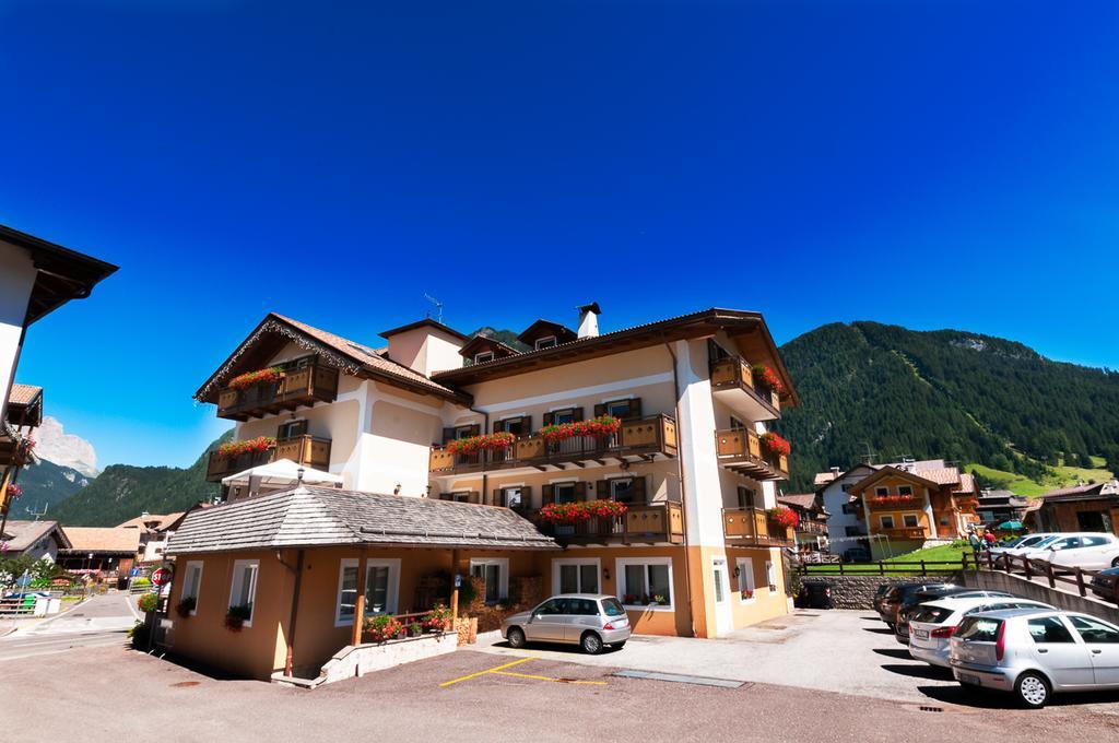 Hotel El Geiger Поца ди Фаса Екстериор снимка